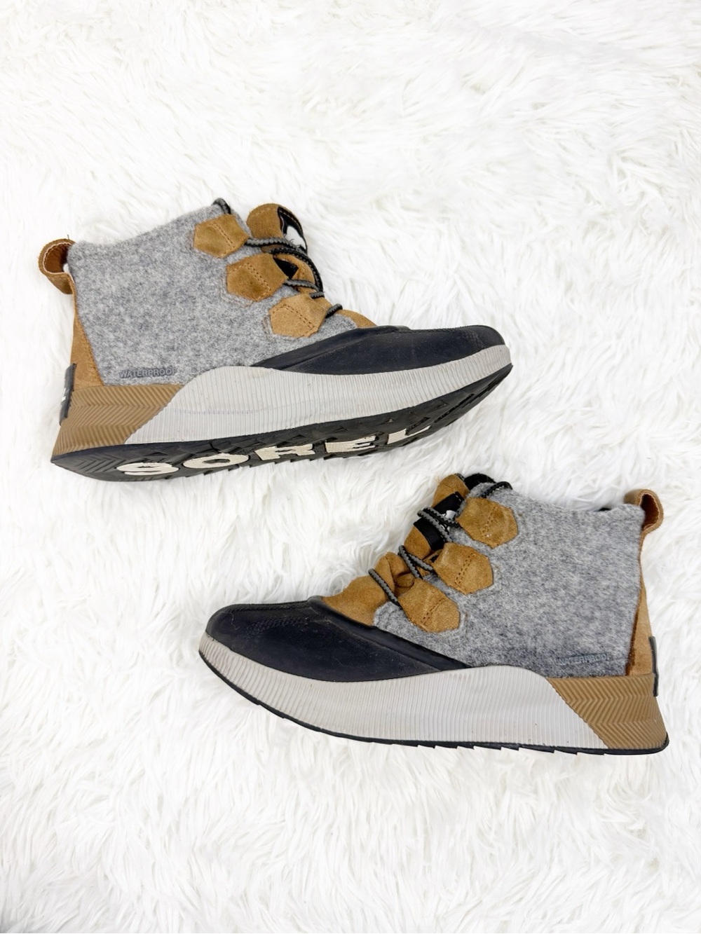 SOREL Out N About III Classic Felt Waterproof Boots Women’s Size 6 Brown Gray